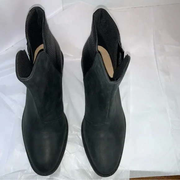 Clarks Linnae Way Black Ankle leather Boots Size 8.5
New without the box - Picture 13 of 16